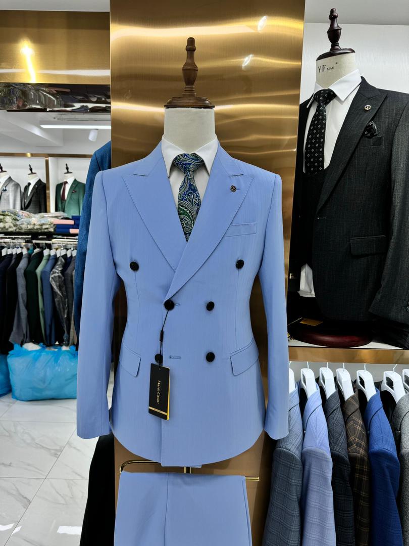 Double-breasted design 3 piece suit