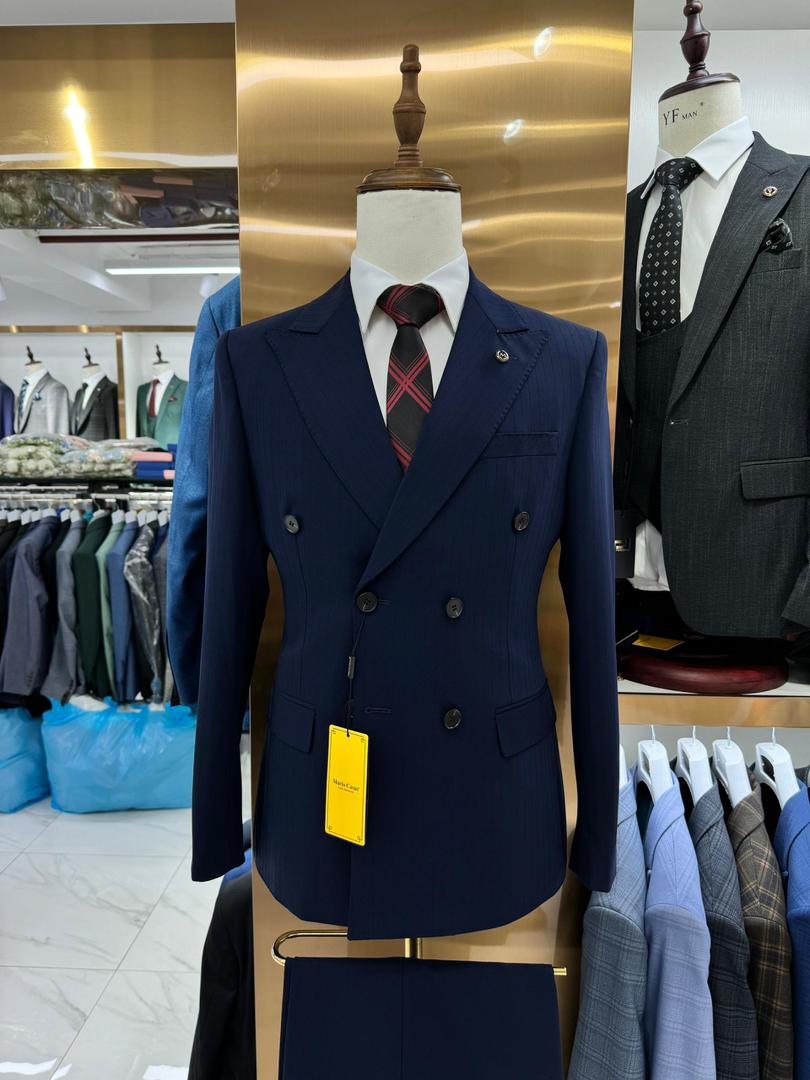 Double-breasted design 3 piece suit