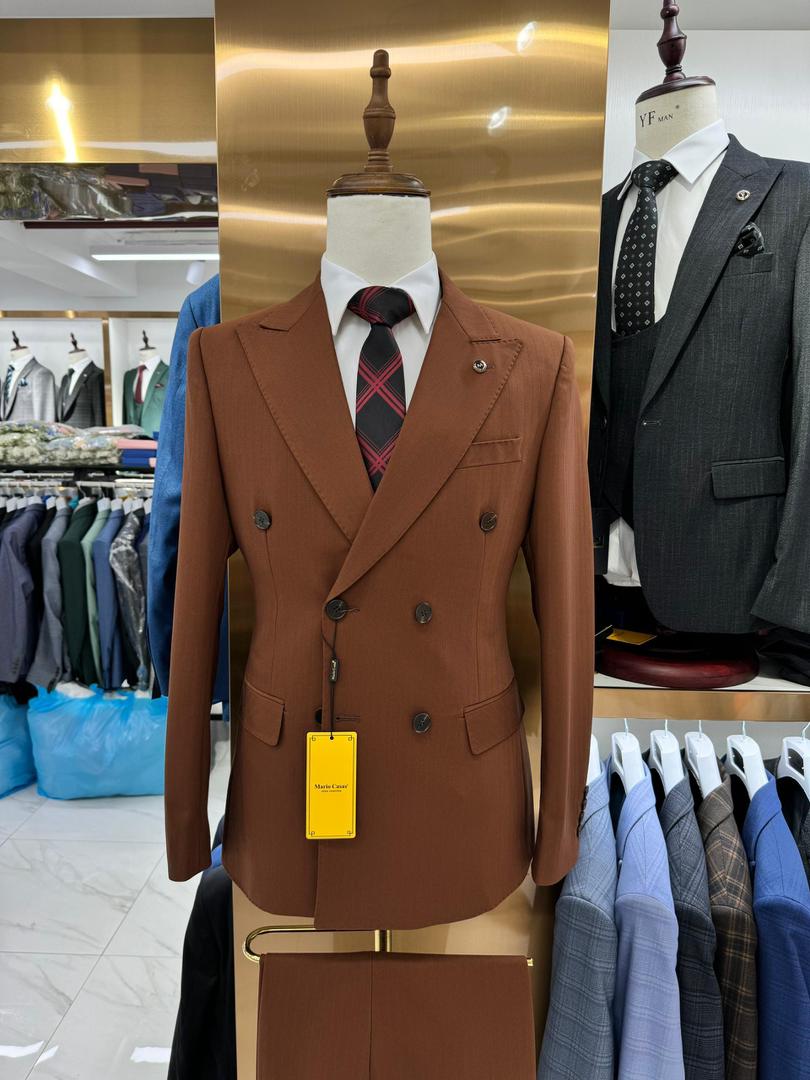 Double-breasted design 3 piece suit